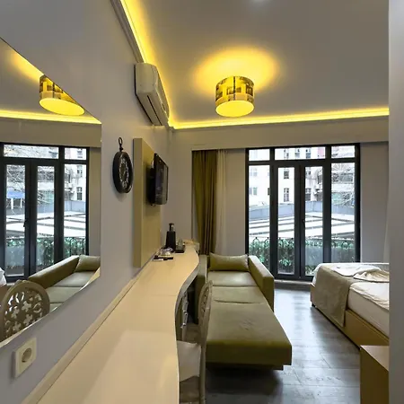Aparthotel House *