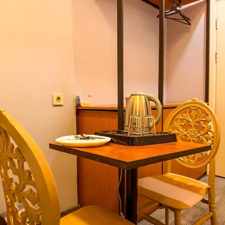 Aparthotel House *