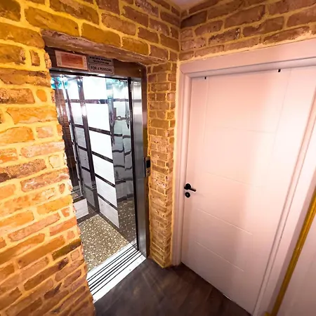 Aparthotel House