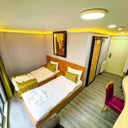 Aparthotel House *