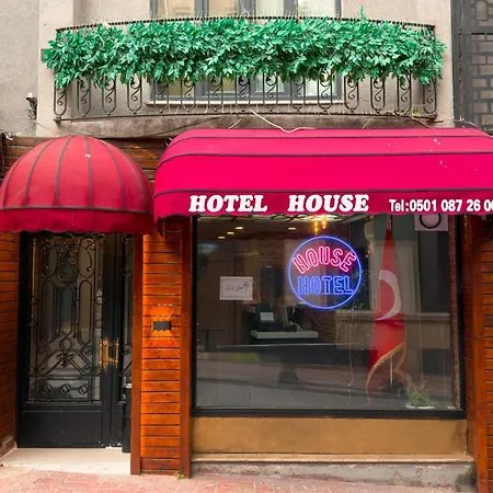 Aparthotel House 3*