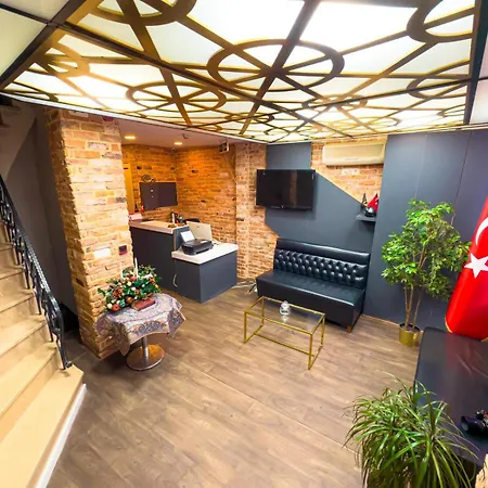 House Apartahotel 3*