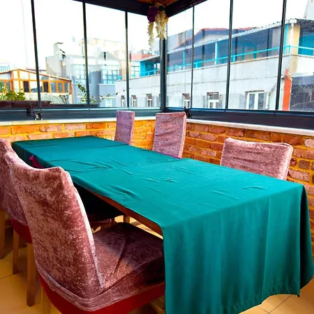 House Apartahotel 3*