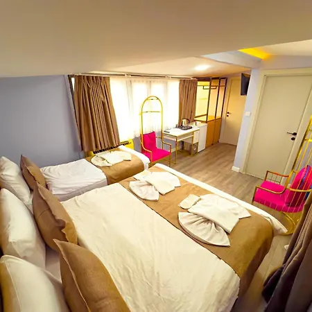 House Apartahotel 3*